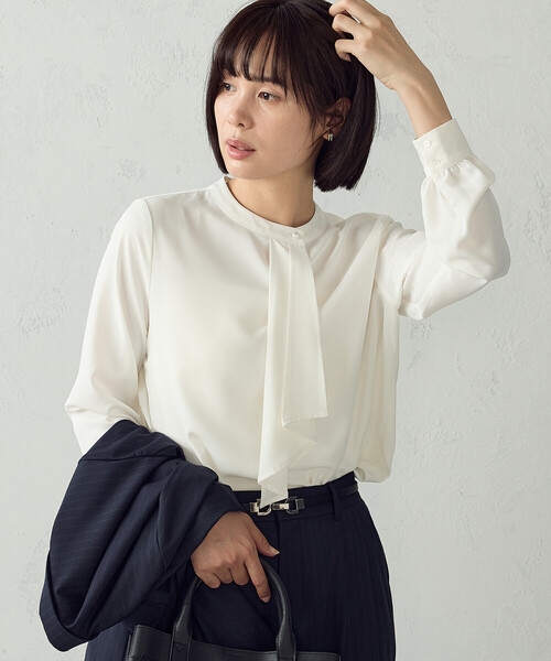 COMME CA ISM（コムサイズム）の「ボウタイ風 ブラウス（シャツ/ブラウス・レディース・ホワイト/ブラック/ライトグレー/サックスブルー・M/L）」の8枚目の写真