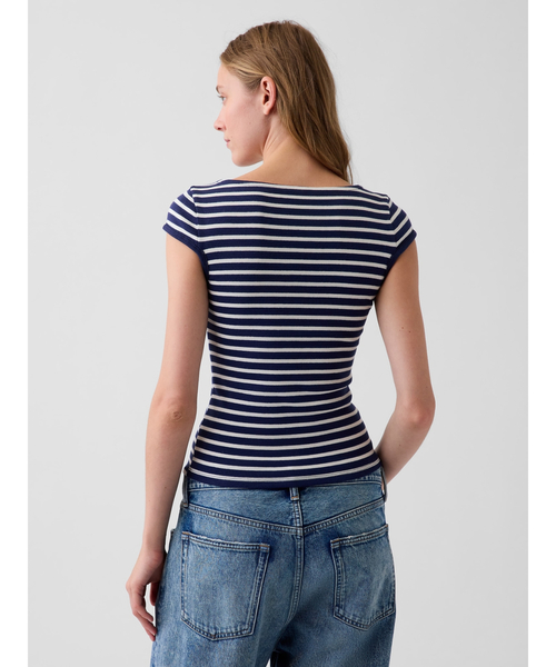 GAP(ギャップ)の「モダン ボートネックTシャツ(Tシャツ/カットソー・レディース・ホワイト/ブラック/ブラウン・S/M/XS/XL)」の11枚目の写真