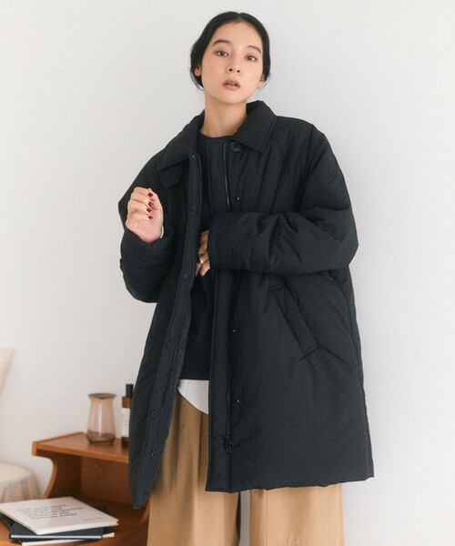 Firsthand(ファーストハンド)の「Firsthand/ファーストハンド 限定展開 PRIMALOFT プリマロフト ステンカラージャケット(ダウンジャケット/コート・レディース・ベージュ/ブラック/ネイビー・FREE)」の1枚目の写真