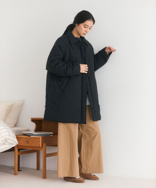 Firsthand(ファーストハンド)の「Firsthand/ファーストハンド 限定展開 PRIMALOFT プリマロフト ステンカラージャケット(ダウンジャケット/コート・レディース・ベージュ/ブラック/ネイビー・FREE)」の4枚目の写真