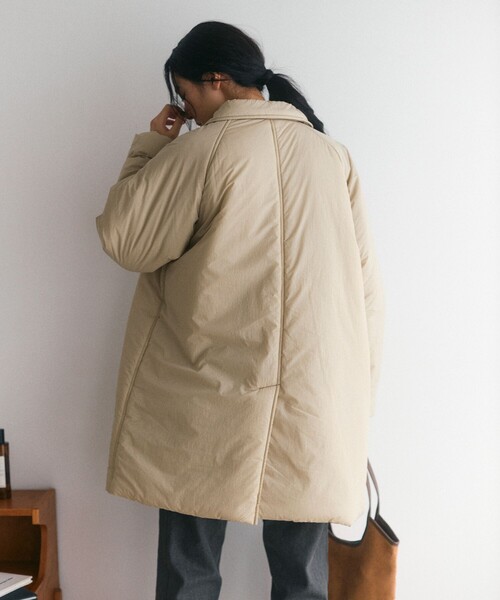 Firsthand(ファーストハンド)の「Firsthand/ファーストハンド 限定展開 PRIMALOFT プリマロフト ステンカラージャケット(ダウンジャケット/コート・レディース・ベージュ/ブラック/ネイビー・FREE)」の10枚目の写真