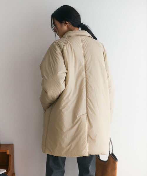 Firsthand(ファーストハンド)の「Firsthand/ファーストハンド 限定展開 PRIMALOFT プリマロフト ステンカラージャケット(ダウンジャケット/コート・レディース・ベージュ/ブラック/ネイビー・FREE)」の11枚目の写真