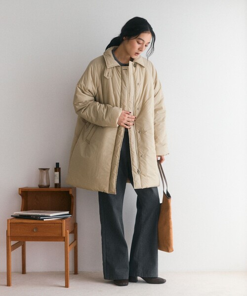 Firsthand(ファーストハンド)の「Firsthand/ファーストハンド 限定展開 PRIMALOFT プリマロフト ステンカラージャケット(ダウンジャケット/コート・レディース・ベージュ/ブラック/ネイビー・FREE)」の17枚目の写真