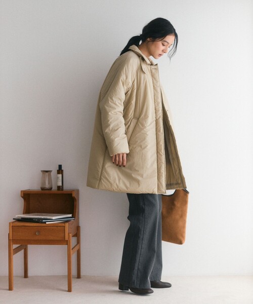 Firsthand(ファーストハンド)の「Firsthand/ファーストハンド 限定展開 PRIMALOFT プリマロフト ステンカラージャケット(ダウンジャケット/コート・レディース・ベージュ/ブラック/ネイビー・FREE)」の18枚目の写真