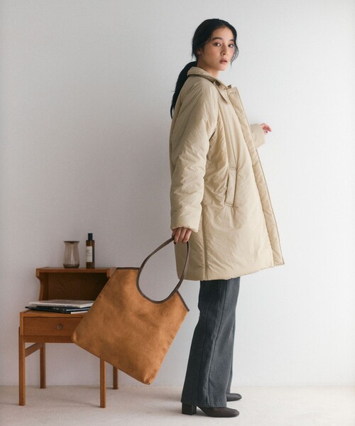 Firsthand(ファーストハンド)の「Firsthand/ファーストハンド 限定展開 PRIMALOFT プリマロフト ステンカラージャケット(ダウンジャケット/コート・レディース・ベージュ/ブラック/ネイビー・FREE)」の19枚目の写真