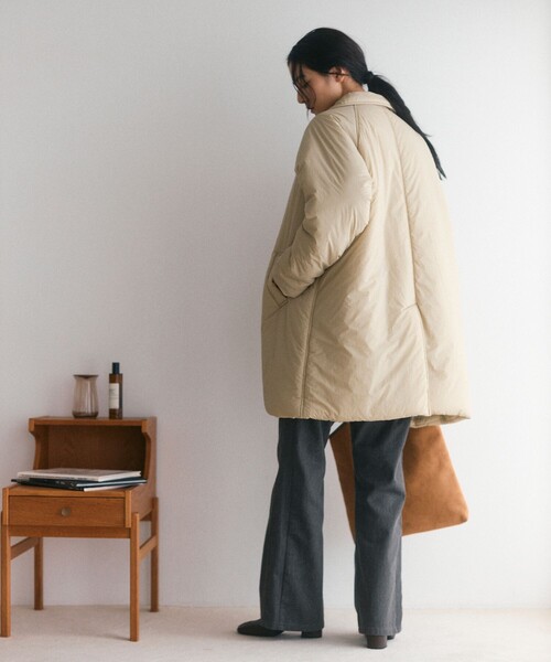 Firsthand(ファーストハンド)の「Firsthand/ファーストハンド 限定展開 PRIMALOFT プリマロフト ステンカラージャケット(ダウンジャケット/コート・レディース・ベージュ/ブラック/ネイビー・FREE)」の21枚目の写真