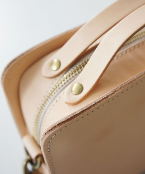 TIDEWAY(タイドウェイ)の「NUME 2WAY SHOULDER/四角ボストン(ショルダーバッグ・レディース・ブラック/チョコ/その他/キャメル・FREE)」の21枚目の写真