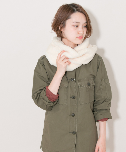 URBAN RESEARCH（アーバンリサーチ）の「UR マシュマロファースヌード（ストール/ショール・レディース・オフホワイト/ブラウン/モカ/ベージュ・FREE）」の2枚目の写真