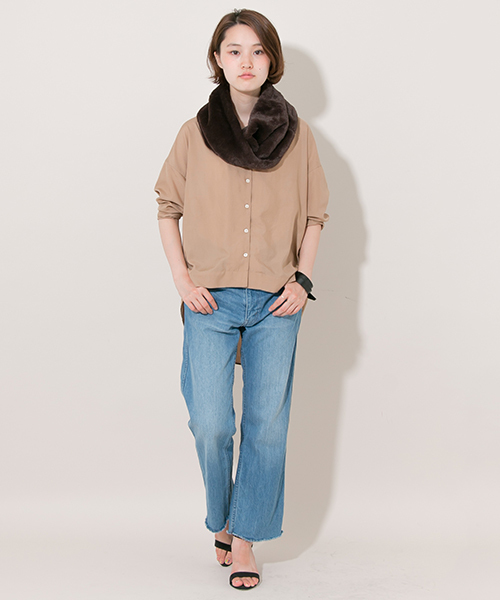 URBAN RESEARCH（アーバンリサーチ）の「UR マシュマロファースヌード（ストール/ショール・レディース・オフホワイト/ブラウン/モカ/ベージュ・FREE）」の5枚目の写真