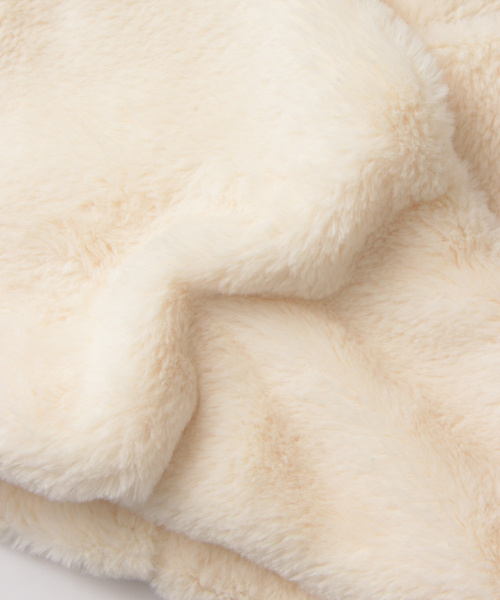 URBAN RESEARCH（アーバンリサーチ）の「UR マシュマロファースヌード（ストール/ショール・レディース・オフホワイト/ブラウン/モカ/ベージュ・FREE）」の11枚目の写真