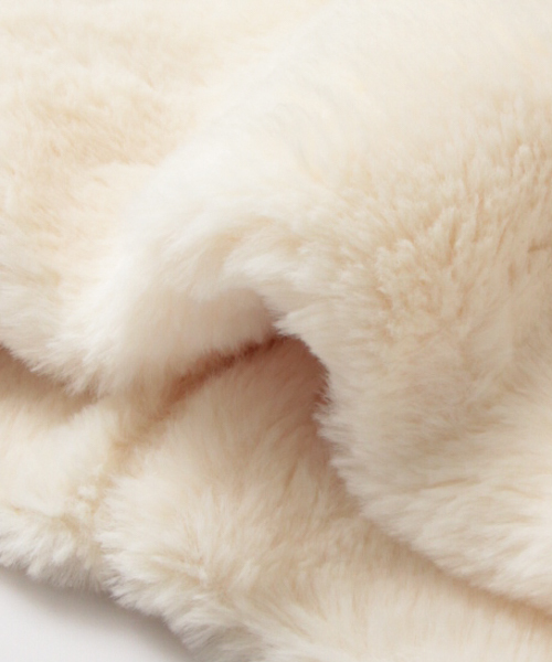 URBAN RESEARCH（アーバンリサーチ）の「UR マシュマロファースヌード（ストール/ショール・レディース・オフホワイト/ブラウン/モカ/ベージュ・FREE）」の12枚目の写真