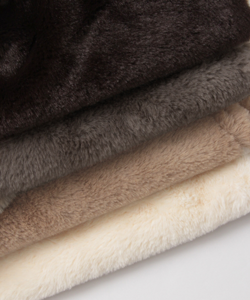 URBAN RESEARCH（アーバンリサーチ）の「UR マシュマロファースヌード（ストール/ショール・レディース・オフホワイト/ブラウン/モカ/ベージュ・FREE）」の13枚目の写真