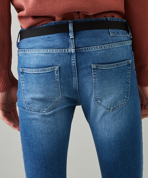 STUDIOUS(ステュディオス)の「STUDIOUS ユーズドテーパードスキニーデニム(デニムパンツ・メンズ・ブルー/サックスブルー・3/1/2)」の16枚目の写真