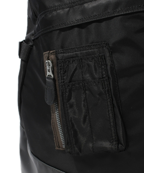BEAMS(ビームス)の「BUZZ RICKSON'S×WILLIAM GIBSON×PORTER / DAYPACK(バックパック/リュック・メンズ・ブラック・ONE SIZE)」の6枚目の写真