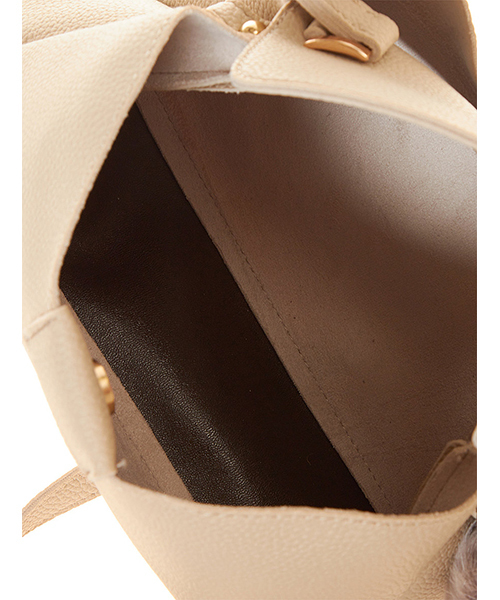 Color（カラー）の「ファーチャーム付スクエアバッグ（ハンドバッグ・レディース・ブラック/ベージュ/カーキ/サックスブルー/ベビーピンク・FREE）」の11枚目の写真