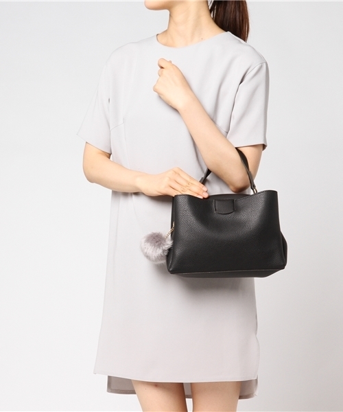 Color（カラー）の「ファーチャーム付スクエアバッグ（ハンドバッグ・レディース・ブラック/ベージュ/カーキ/サックスブルー/ベビーピンク・FREE）」の10枚目の写真