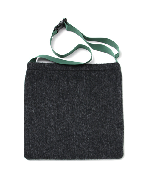 HARRIS TWEED(ハリスツイード)の「【NORTH THREE QUARTER EAST】別注ハリスショルダーバッグ(ショルダーバッグ・メンズ・ネイビー/チャコールグレー・FREE)」の4枚目の写真