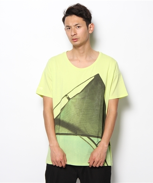 PUMA(プーマ)の「トロンプ・ルイユ TEE - PUMA by hussein chalayan(Tシャツ/カットソー・メンズ・ホワイト/イエロー系その他・LARGE/MEDIUM/SMALL/X-SMALL)」の1枚目の写真