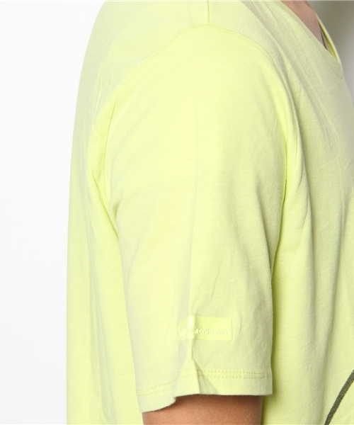 PUMA(プーマ)の「トロンプ・ルイユ TEE - PUMA by hussein chalayan(Tシャツ/カットソー・メンズ・ホワイト/イエロー系その他・LARGE/MEDIUM/SMALL/X-SMALL)」の7枚目の写真