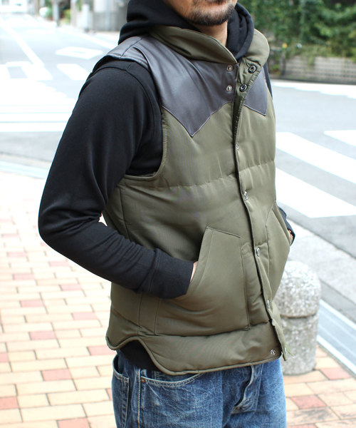 Denime(ドゥニーム)の「クラシックテイスト中綿切り替えベスト(ベスト・メンズ・ブラック/ネイビー/カーキ・MEDIUM/LARGE/X-LARGE)」の7枚目の写真