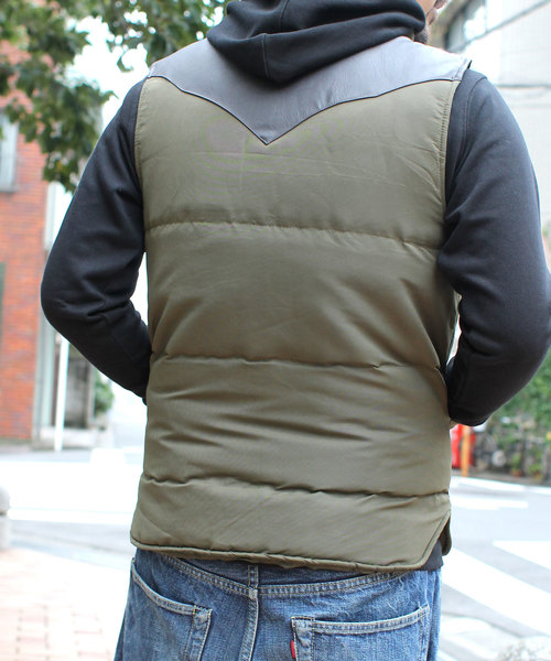 Denime(ドゥニーム)の「クラシックテイスト中綿切り替えベスト(ベスト・メンズ・ブラック/ネイビー/カーキ・MEDIUM/LARGE/X-LARGE)」の8枚目の写真