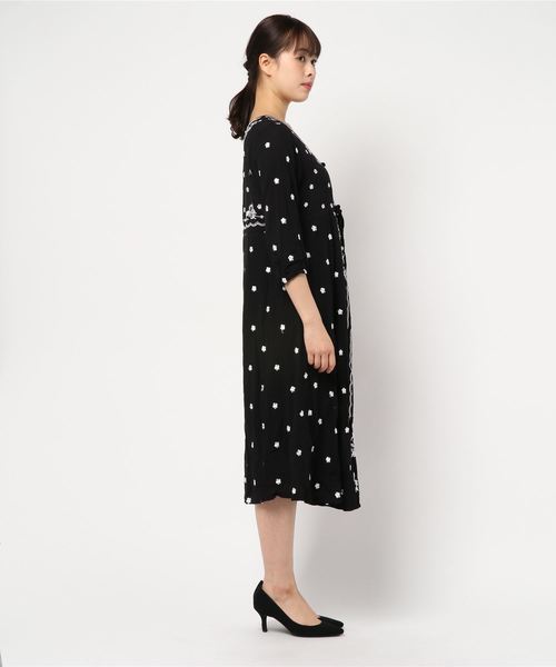fifth(フィフス)の「フラワー刺繍ロングワンピース(ワンピース・レディース・ブラック/ホワイト/サックスブルー・MEDIUM)」の14枚目の写真