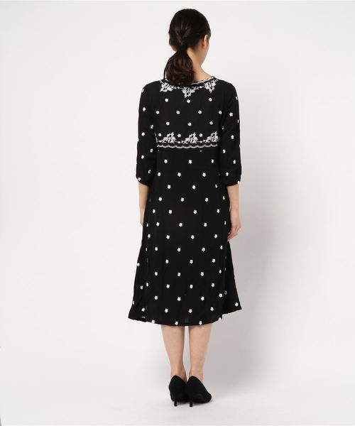 fifth(フィフス)の「フラワー刺繍ロングワンピース(ワンピース・レディース・ブラック/ホワイト/サックスブルー・MEDIUM)」の13枚目の写真
