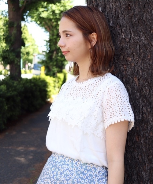 flower（フラワー）の「ガーデンブラウス2（シャツ/ブラウス・レディース・ホワイト/ブラック/ベージュ/ブルー・FREE）」の2枚目の写真