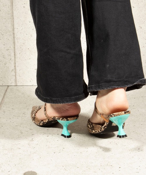 Jeffrey Campbell(ジェフリーキャンベル)の「キトゥンヒールミュール(サンダル・レディース・ベージュ・38/37/36/35/39)」の5枚目の写真
