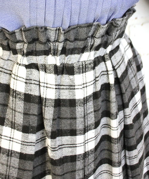 mystic（ミスティック）の「チェックタックギャザースカート（スカート・レディース・レッド/ブラック/ブルー・FREE）」の4枚目の写真