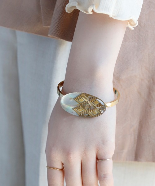 セール 幾何学パターンのオーバルバングル Hikari Matou バングル リストバンド Anemone アネモネ のファッション通販 Zozotown