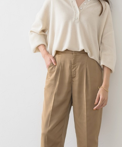 Pierrot(ピエロ)の「サテンテーパードパンツ(その他パンツ・レディース・ベージュ/グレイッシュベージュ・M/L)」の14枚目の写真