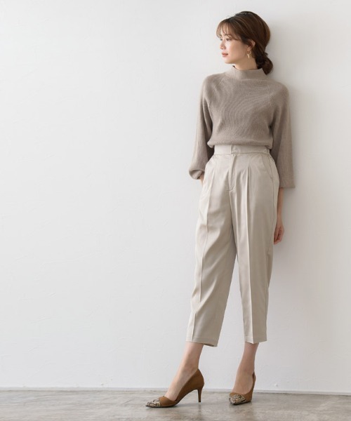 Pierrot(ピエロ)の「サテンテーパードパンツ(その他パンツ・レディース・ベージュ/グレイッシュベージュ・M/L)」の19枚目の写真