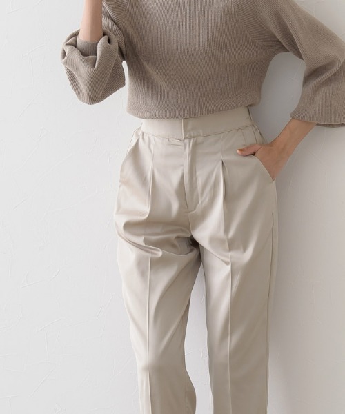 Pierrot(ピエロ)の「サテンテーパードパンツ(その他パンツ・レディース・ベージュ/グレイッシュベージュ・M/L)」の10枚目の写真