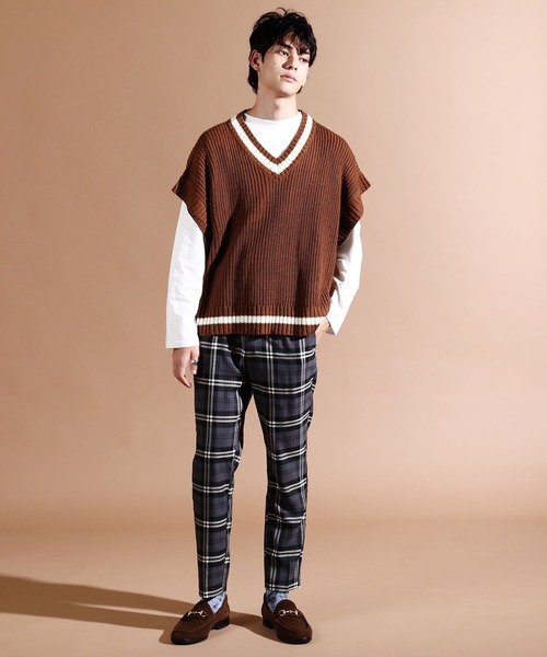 Air Tokyo（エアートウキョー）の「ビッグシルエット ローゲージ チルデンニットベスト 【ファッションインフルエンサーRyooo × AIR TOKYOコラボ】 オーバーサイズ Vネック（ベスト・メンズ・ブラック/ブラウン・M/L）」の13枚目の写真