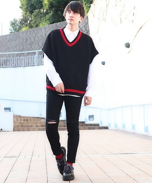 Air Tokyo（エアートウキョー）の「ビッグシルエット ローゲージ チルデンニットベスト 【ファッションインフルエンサーRyooo × AIR TOKYOコラボ】 オーバーサイズ Vネック（ベスト・メンズ・ブラック/ブラウン・M/L）」の7枚目の写真