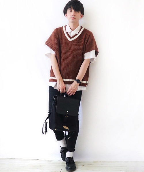 Air Tokyo（エアートウキョー）の「ビッグシルエット ローゲージ チルデンニットベスト 【ファッションインフルエンサーRyooo × AIR TOKYOコラボ】 オーバーサイズ Vネック（ベスト・メンズ・ブラック/ブラウン・M/L）」の16枚目の写真