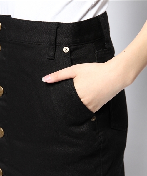 MILKFED.(ミルクフェド)の「DENIM PENCIL MEDIUM SKIRT (スカート/膝丈/タイト)(スカート・レディース・ブラック/ライトブルー・SMALL/MEDIUM)」の4枚目の写真