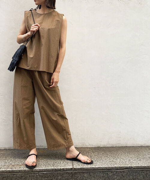 NOLLEY’S(ノーリーズ)の「ライトタフタイージーワイドパンツ(その他パンツ・レディース・ネイビー/キャメル・1/2)」の9枚目の写真