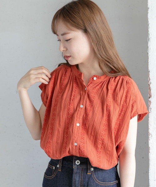 URBAN RESEARCH Sonny Label（アーバンリサーチサニーレーベル）の「楊柳ギャザーブラウス（シャツ/ブラウス・レディース・ブラック/オフホワイト/レッド/ブルー・FREE）」の4枚目の写真