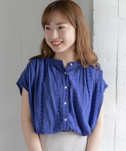 URBAN RESEARCH Sonny Label（アーバンリサーチサニーレーベル）の「楊柳ギャザーブラウス（シャツ/ブラウス・レディース・ブラック/オフホワイト/レッド/ブルー・FREE）」の3枚目の写真