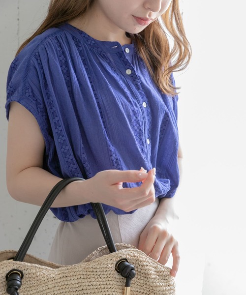 URBAN RESEARCH Sonny Label（アーバンリサーチサニーレーベル）の「楊柳ギャザーブラウス（シャツ/ブラウス・レディース・ブラック/オフホワイト/レッド/ブルー・FREE）」の17枚目の写真