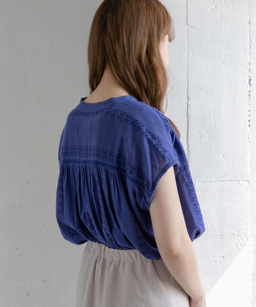 URBAN RESEARCH Sonny Label（アーバンリサーチサニーレーベル）の「楊柳ギャザーブラウス（シャツ/ブラウス・レディース・ブラック/オフホワイト/レッド/ブルー・FREE）」の19枚目の写真