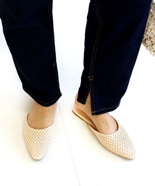 AmiAmi（アミアミ）の「メッシュフラットミュールサンダル（サンダル・レディース・ブラウン/アイボリー/ブラック/ナチュラル・L/M/LL/S）」の2枚目の写真