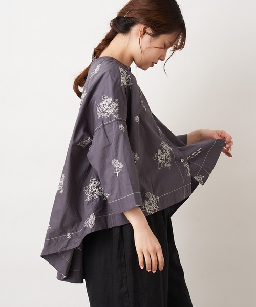 PUAL CE CIN(ピュアルセシン)の「ひまわり手描き刺繍ブラウス(シャツ/ブラウス・レディース・ホワイト/チャコールグレー・FREE)」の21枚目の写真
