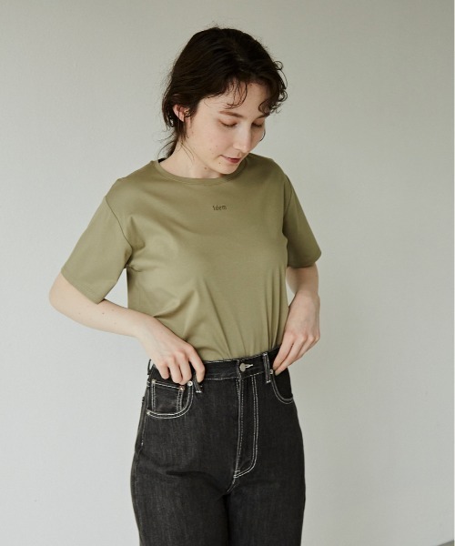 idem（イデム）の「idem basic T-shirt/idemベーシック刺繍ロゴTシャツ【新色あり】（Tシャツ/カットソー・レディース・ブラック/オフホワイト/カーキ/ブルー・FREE）」の3枚目の写真