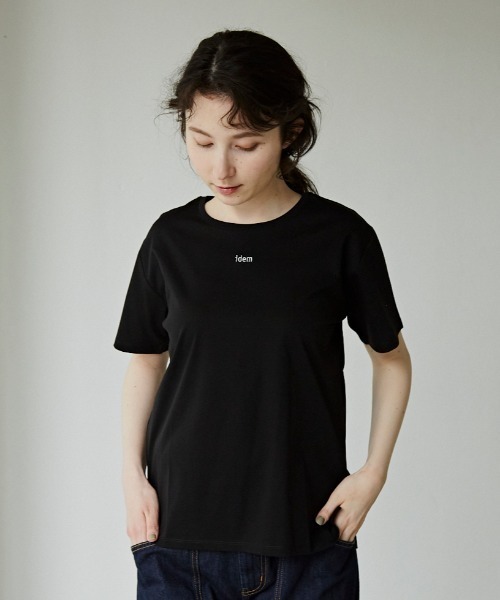 idem（イデム）の「idem basic T-shirt/idemベーシック刺繍ロゴTシャツ【新色あり】（Tシャツ/カットソー・レディース・ブラック/オフホワイト/カーキ/ブルー・FREE）」の2枚目の写真