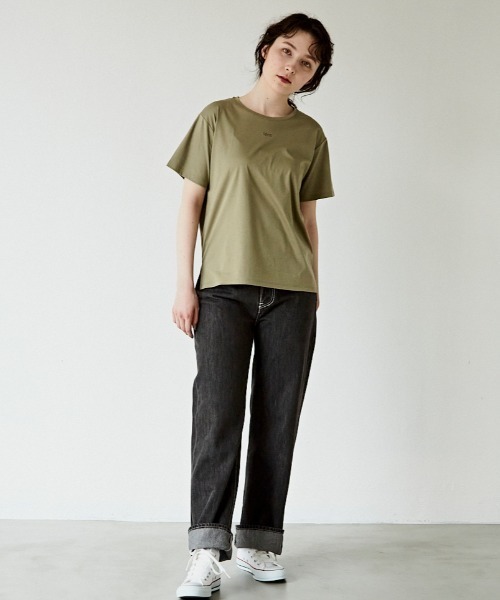 idem（イデム）の「idem basic T-shirt/idemベーシック刺繍ロゴTシャツ【新色あり】（Tシャツ/カットソー・レディース・ブラック/オフホワイト/カーキ/ブルー・FREE）」の9枚目の写真