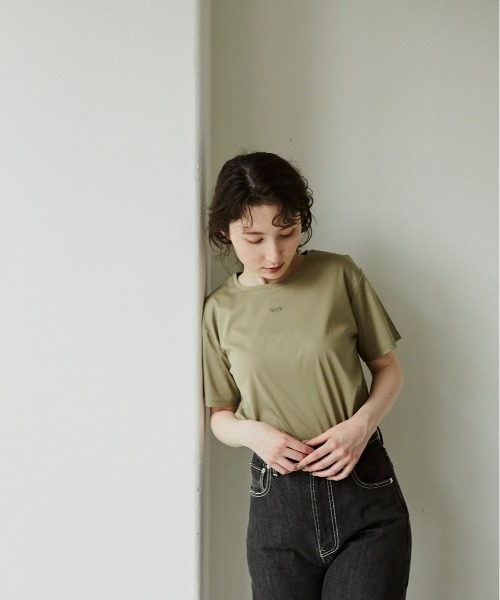 idem（イデム）の「idem basic T-shirt/idemベーシック刺繍ロゴTシャツ【新色あり】（Tシャツ/カットソー・レディース・ブラック/オフホワイト/カーキ/ブルー・FREE）」の19枚目の写真