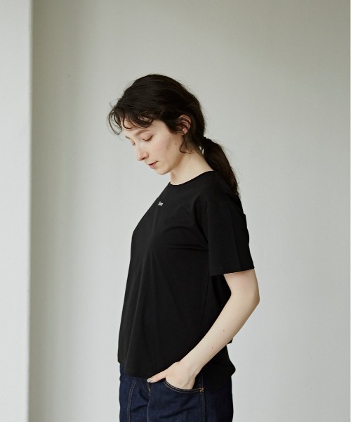 idem（イデム）の「idem basic T-shirt/idemベーシック刺繍ロゴTシャツ【新色あり】（Tシャツ/カットソー・レディース・ブラック/オフホワイト/カーキ/ブルー・FREE）」の22枚目の写真